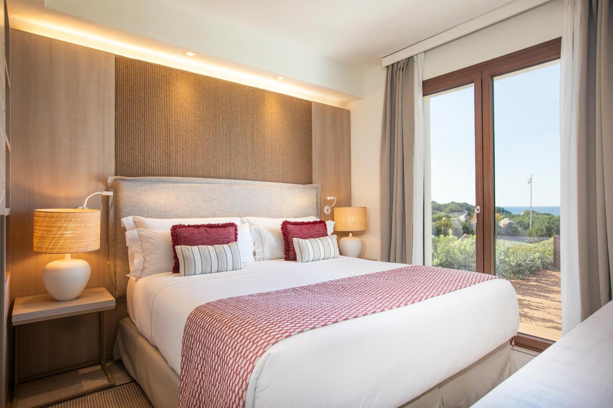 Mangia's Santa Teresa Sardinia, Curio Collection By Hilton