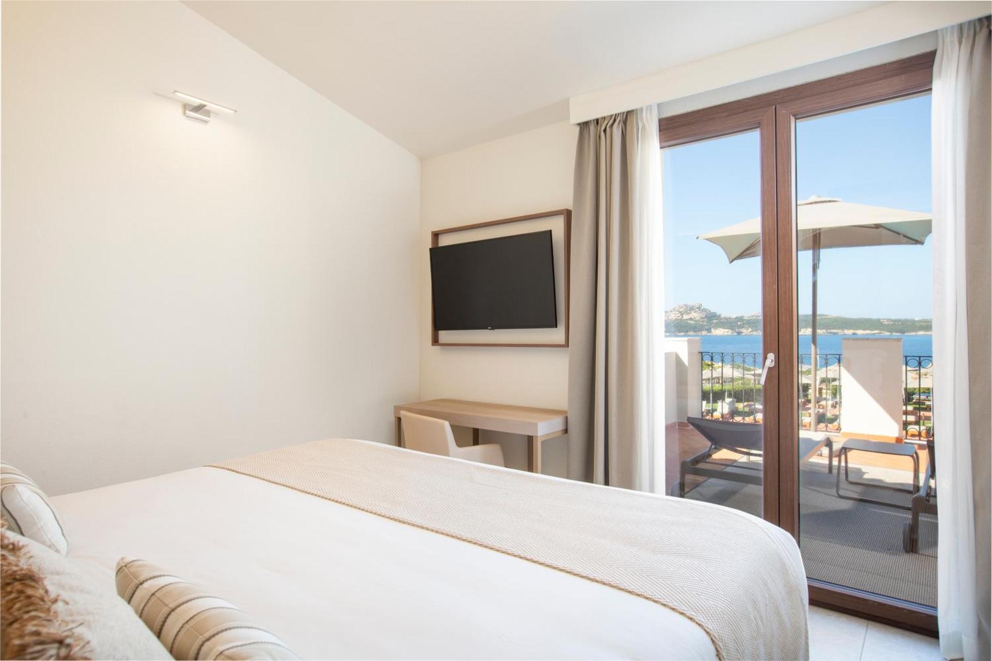 Mangia's Santa Teresa Sardinia, Curio Collection By Hilton 5*
