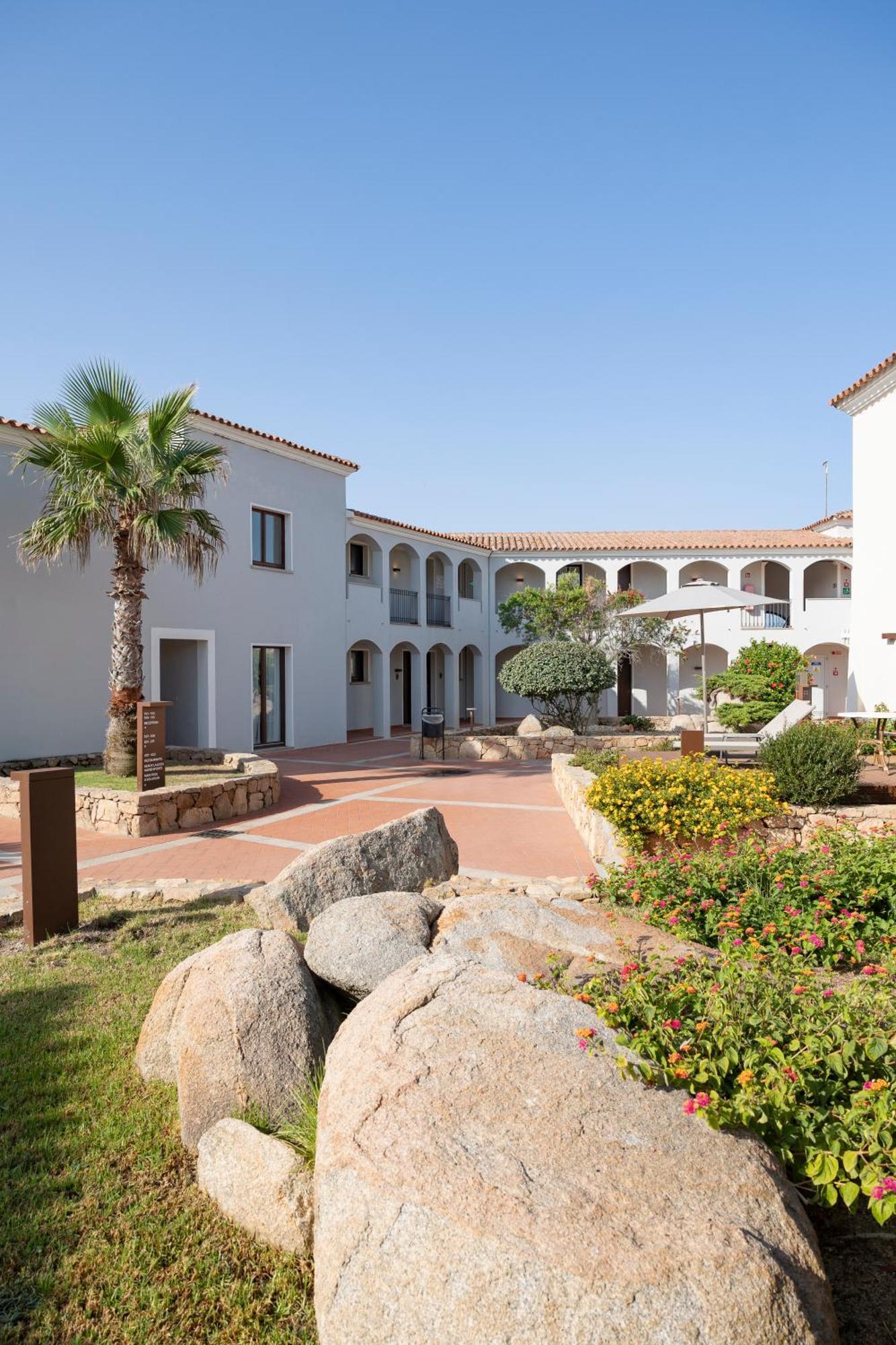 Mangia's Santa Teresa Sardinia, Curio Collection By Hilton