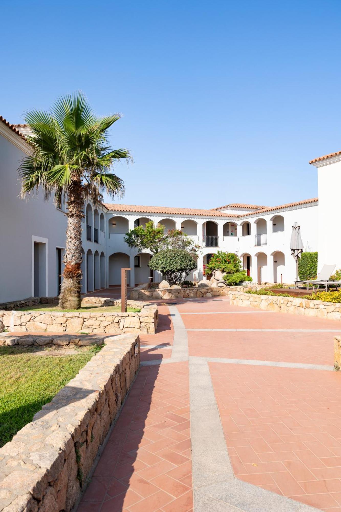 Mangia's Santa Teresa Sardinia, Curio Collection By Hilton Station touristique
