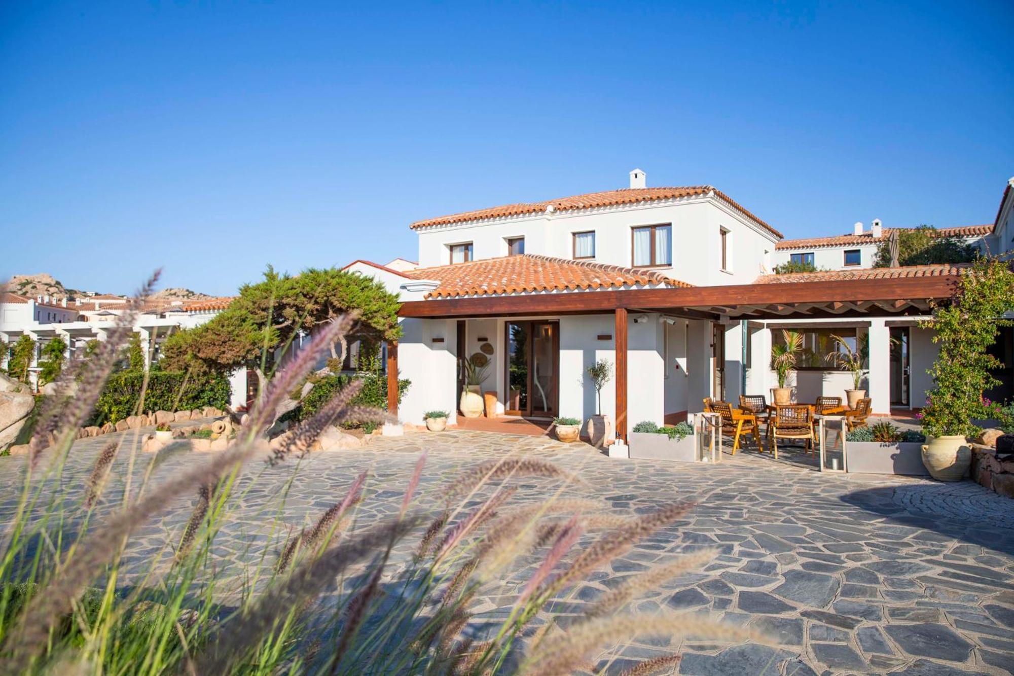 Mangia's Santa Teresa Sardinia, Curio Collection By Hilton Santa Teresa Gallura