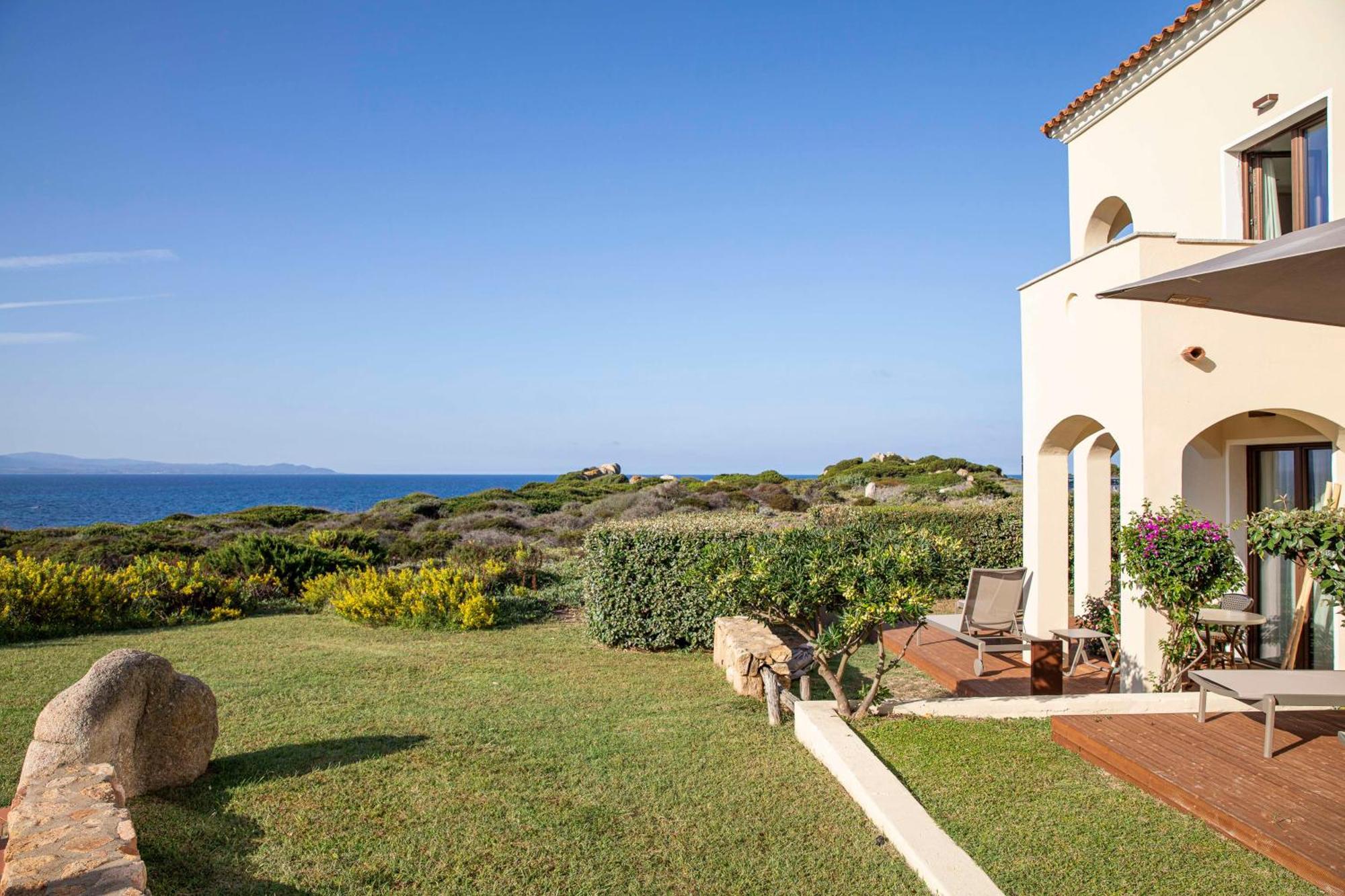 Mangia's Santa Teresa Sardinia, Curio Collection By Hilton Station touristique
