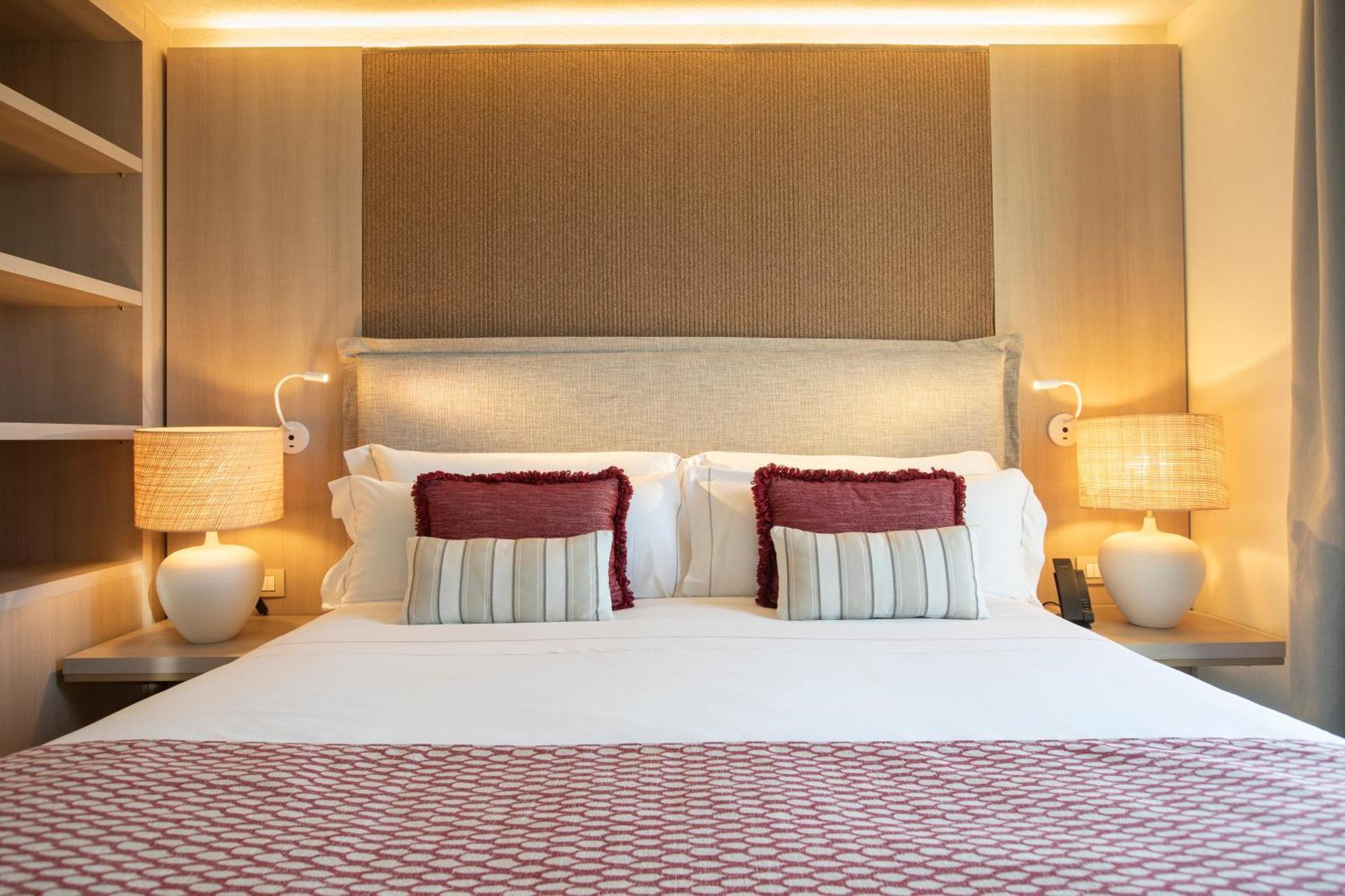 Mangia's Santa Teresa Sardinia, Curio Collection By Hilton 5*