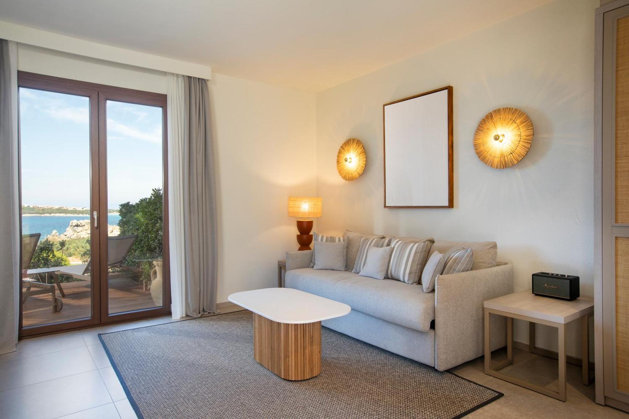Mangia's Santa Teresa Sardinia, Curio Collection By Hilton